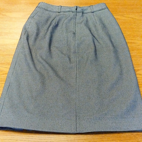 L'ecole Des Femmes Houndstooth Skirt - Picture 9 of 13